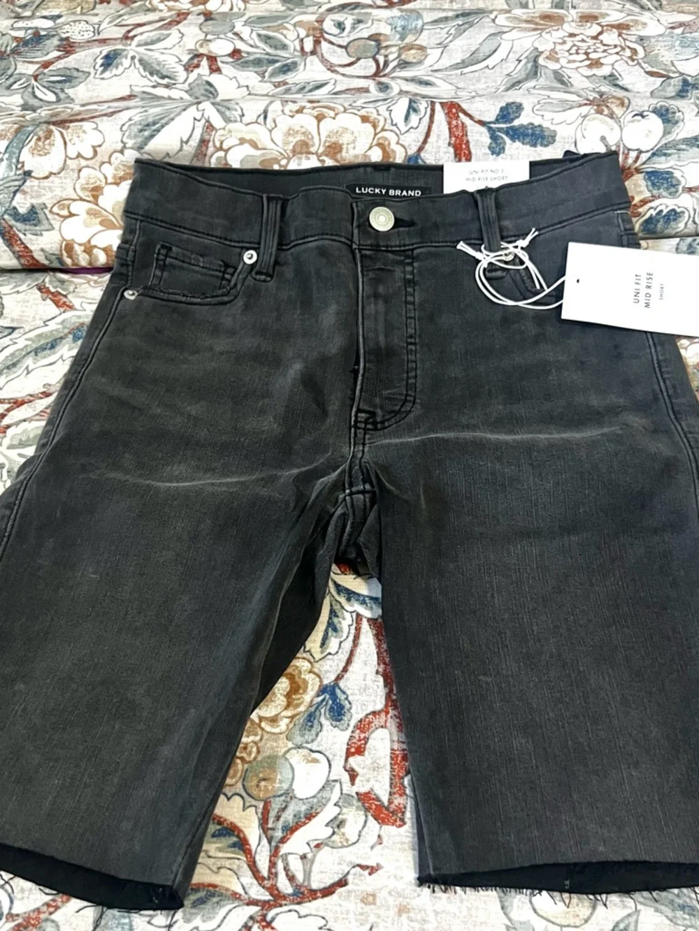 NWT,Lucky Brand Uni Fit Mid Rise Black Denim Shorts Raw Hem Stretch Size 2